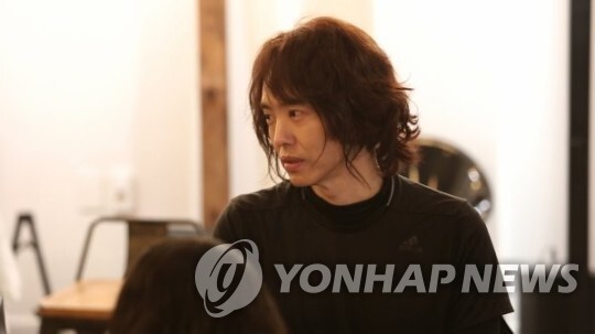 양준일, 미등록 기획사 운영 혐의로 경찰에 고발