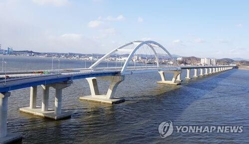 군산∼서천 동백대교, 화려한 조명 설치로 야간 관광 활성화