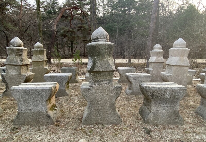 "광화문 월대에 설치됐던 19세기 난간석, 동구릉에 있다"