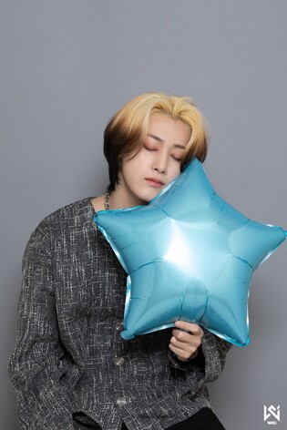 WEi Yoo Yong-ha releases birthday selfies