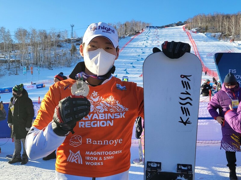 Alpine snowboarder Lee Sang-ho maintains World Cup lead despite missing podium