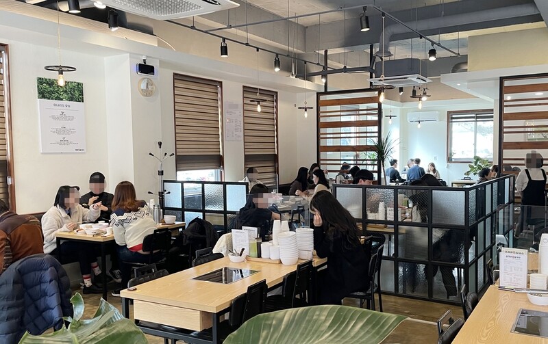 모임 인원 4→6인 확대…전북 식당가 "별반 다르지 않아" 시큰둥