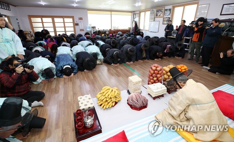 코로나19가 멈춰 세운 441년 전통의 강릉 도배례…올해도 취소