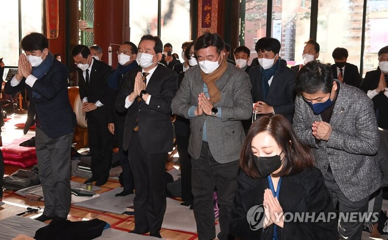 與 의원들 집단 참회에도 승려대회 열기로…방역논란 불가피