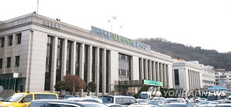 김포시의원 받은 전복세트…시공무원 등 7명도 수수(종합)