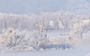 [K-Geography] Hoarfrost forms on river
