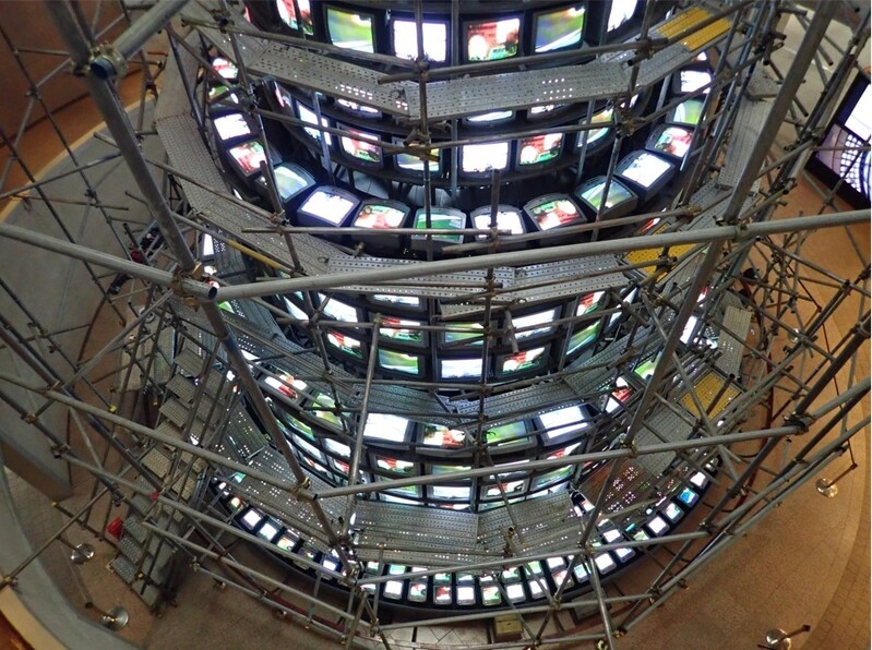 Paik Nam-june's massive video tower at MMCA reopens in test run after four-year hiatus