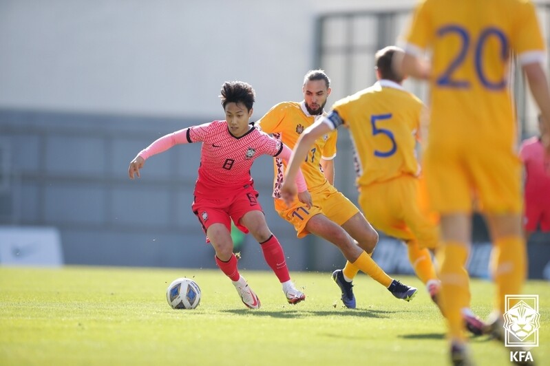 Young guns leave their marks on nat'l football team with complete efforts in friendly victory