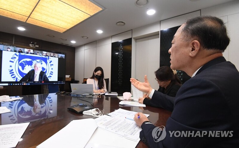 Omicron, supply chain strains pose downside risks for S. Korean economy: IMF