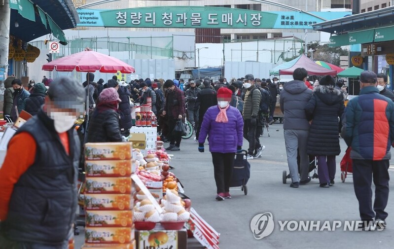 aT "설 차례상 비용 전통시장서 26만7천원…3주간 안정세"