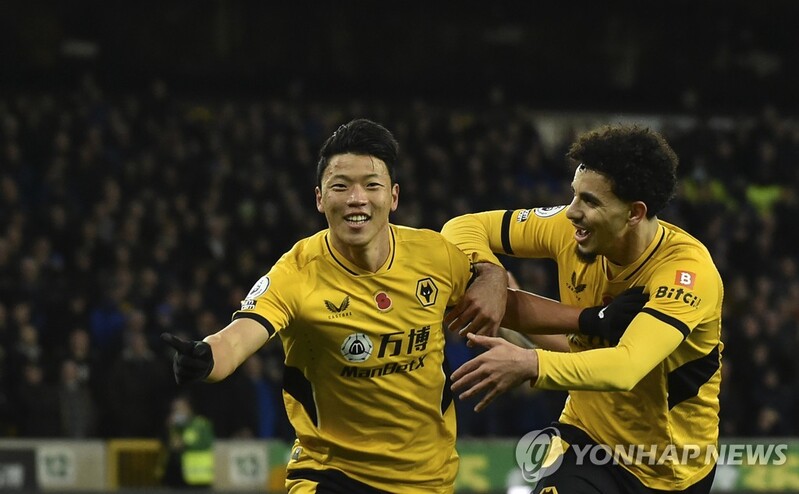 황희찬, 5개월 만에 울버햄프턴 완전이적…2026년까지 동행