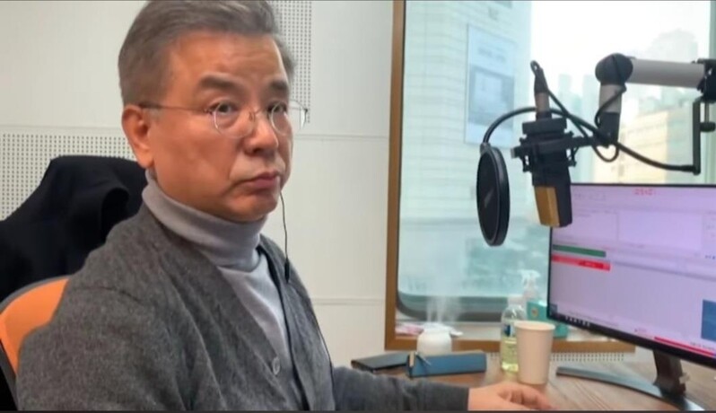강석우, 시력저하 문제로 6년여 진행한 라디오 DJ 하차