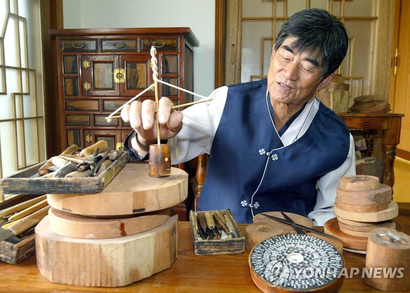 대대로 전통나침반 만든 '윤도장' 김종대 씨, 명예보유자 인정