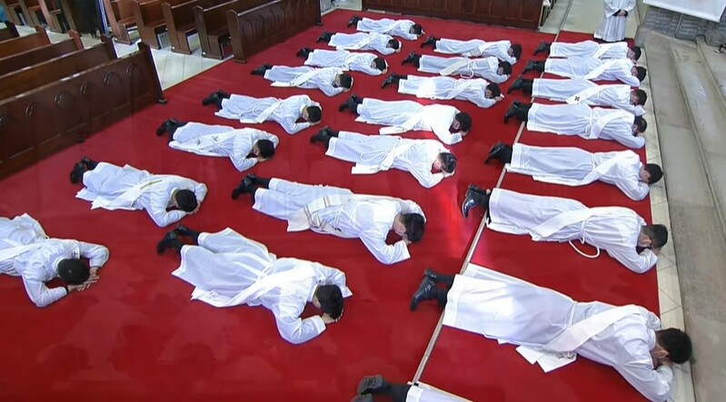 오미크론 대유행 속 사제서품식…"신자들에게 기쁨이 되길"