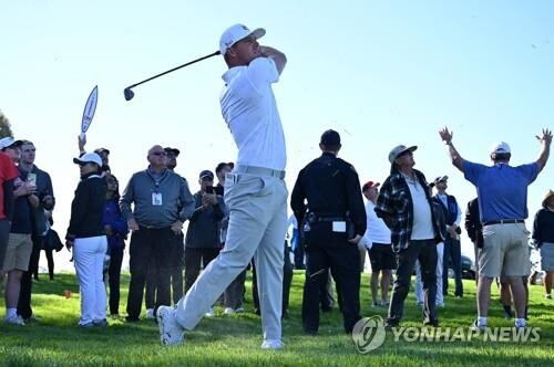 '장타자' 디섐보에게도 1천350만 달러 제안? 본인은 부인