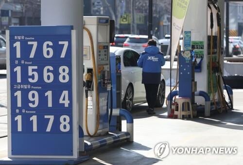 (LEAD) Inflation growth hits over 3 pct for fourth straight month in January