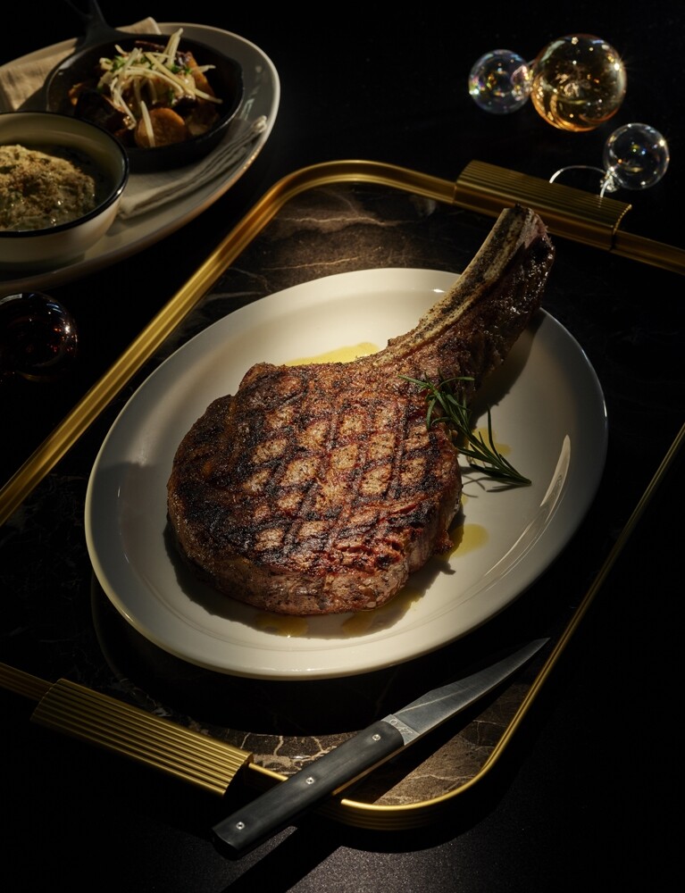 [게시판] 아웃백스테이크, '토마호크 스테이크' 100만개 판매