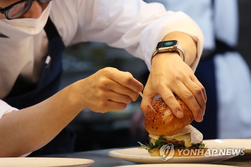 먹을 것인가, 참을 것인가…외식과 다이어트의 미시사