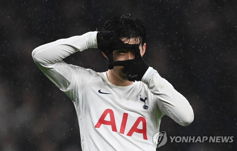 '손흥민 시즌 10호 골' 토트넘, 사우샘프턴에 2-3 역전패