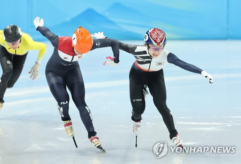 (Olympics) Short tracker Choi Min-jeong wins silver in women's 1,000m