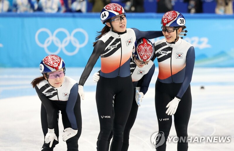 (Olympics) S. Korea wins silver in women's short track relay