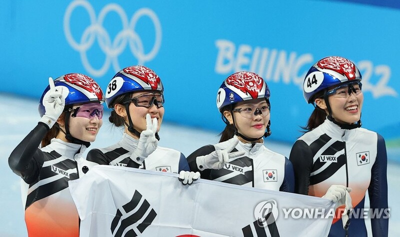 (Olympics) Teary over individual silver, short tracker Choi Min-jeong all smiles with relay silver