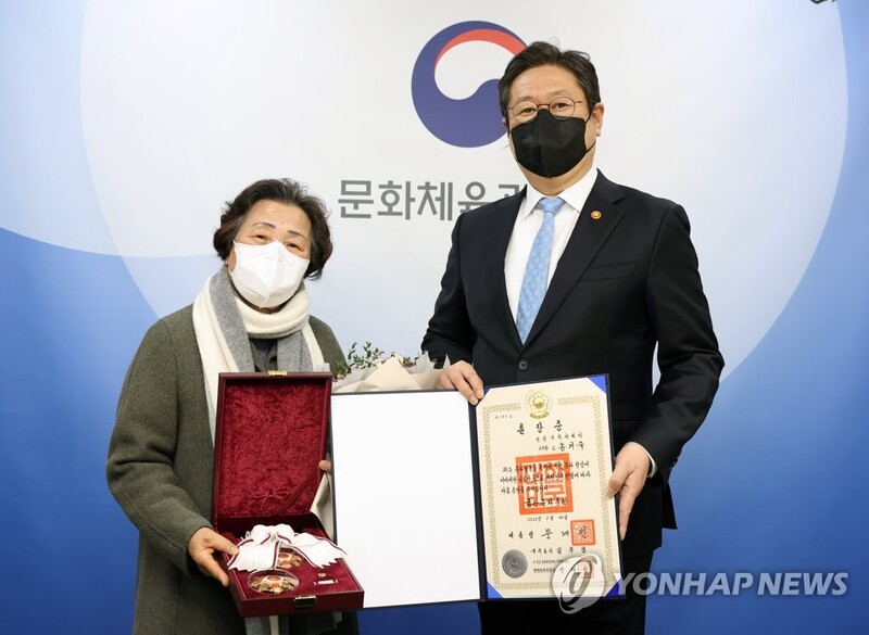 정부, 고 송기숙 소설가에 금관문화훈장 추서