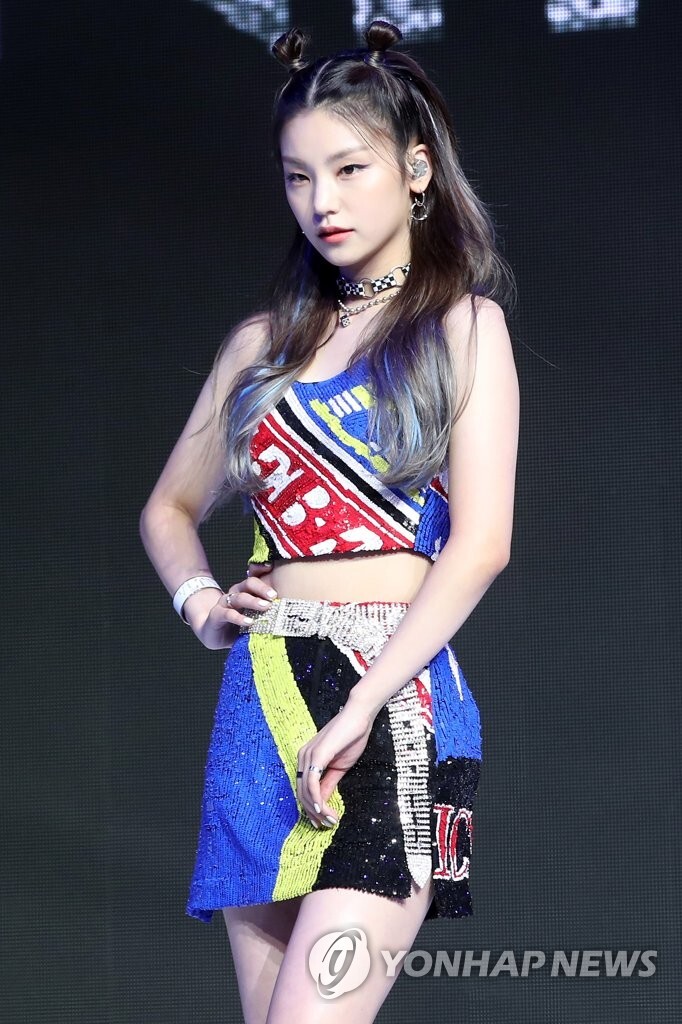 있지 예지·템페스트·킹덤 단 확진…가요계 활동 차질 속출(종합)