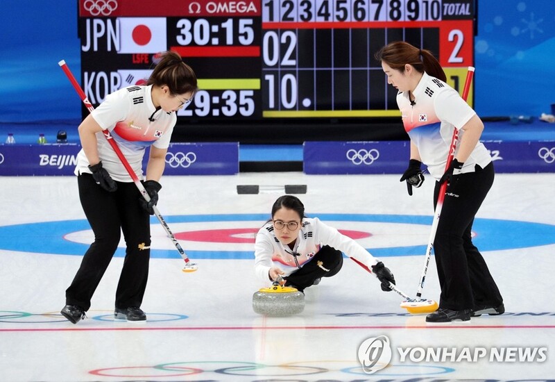 (Olympics) S. Korea beats Japan to keep hopes alive in women's curling