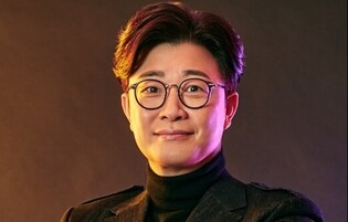 MC Kim Sung-joo tests positive for COVID-19