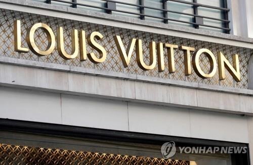 루이뷔통, 전 세계 제품가격 인상한다…"비용상승 때문"