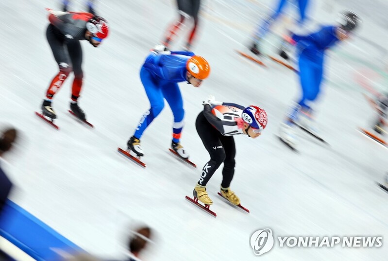 (LEAD) (Olympics) Short track team's elder statesman collects silver in Olympic swan song