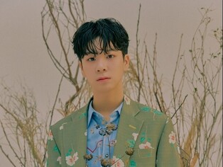 Trot singer Jeong Dong-won tests positive for COVID-19