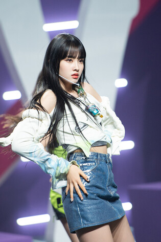 STAYC drops online showcase photos