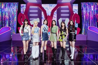 STAYC holds YOUNG-LUV.COM online showcase… showing off individuality