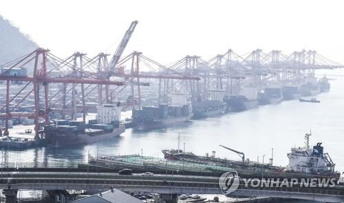 (LEAD) Exports rise 13 pct in first 20 days of Feb.