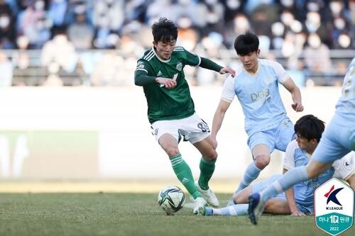 Half of top football league undefeated with no early front-runner