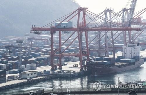 Exports up 20.6 pct in Feb. on robust chip, auto shipments