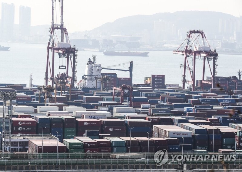 (LEAD) S. Korea's production, consumption fall in January