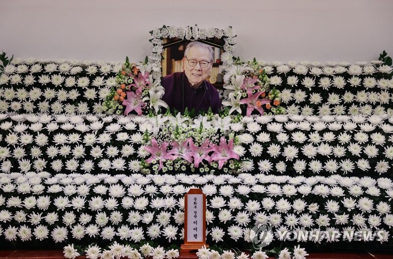"시대의 새벽을 깨운 붓, 이젠 천상에서"…故이어령 전장관 발인