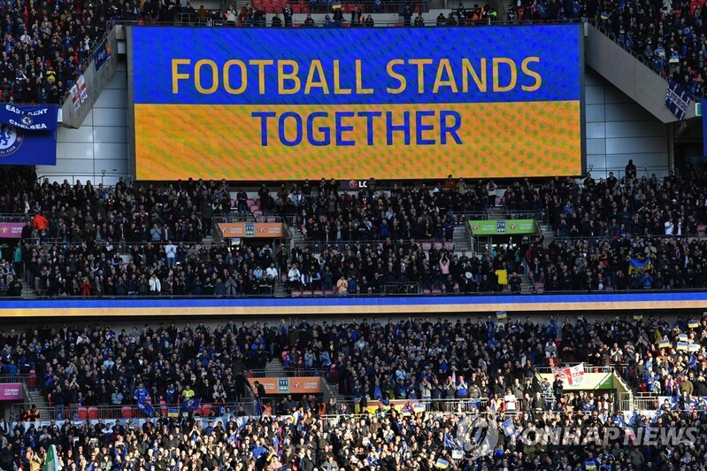 [우크라 침공] EPL 20개 팀 주장, 주말 '우크라이나 완장' 찬다