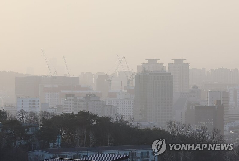 황사·강풍·산불에 전국 유원지 한산…사전투표소는 북적