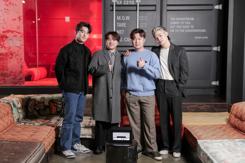 크로스오버 그룹 라비던스, 새 레이블 만들어 홀로서기