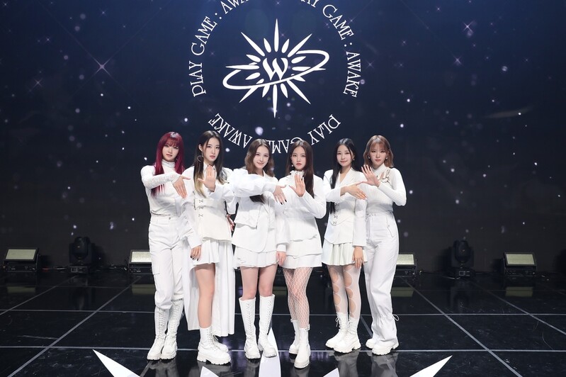 위클리 "하이틴에서 강렬하게 변신…격한 춤에 옷 두번 찢어져"