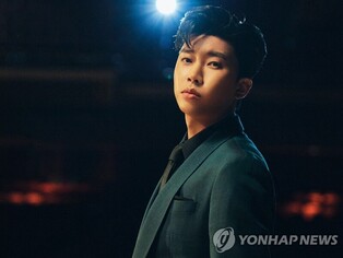Lim Young-woong’s fan club 'Young-woong's Era' donates 260 mln won to Community Chest of Korea