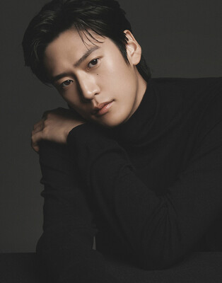 Na In-woo reveals new profile photos