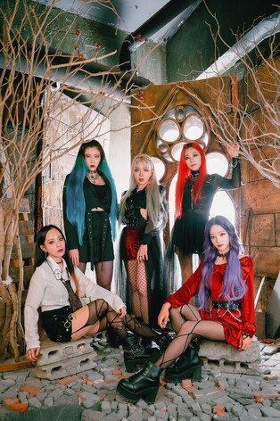 Female rock band Rolling Quartz says “We are fireworks not flowers”