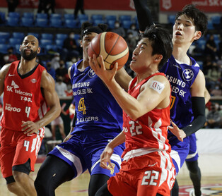 Basketball: Seoul Samsung Thunders vs. Seoul SK Knights