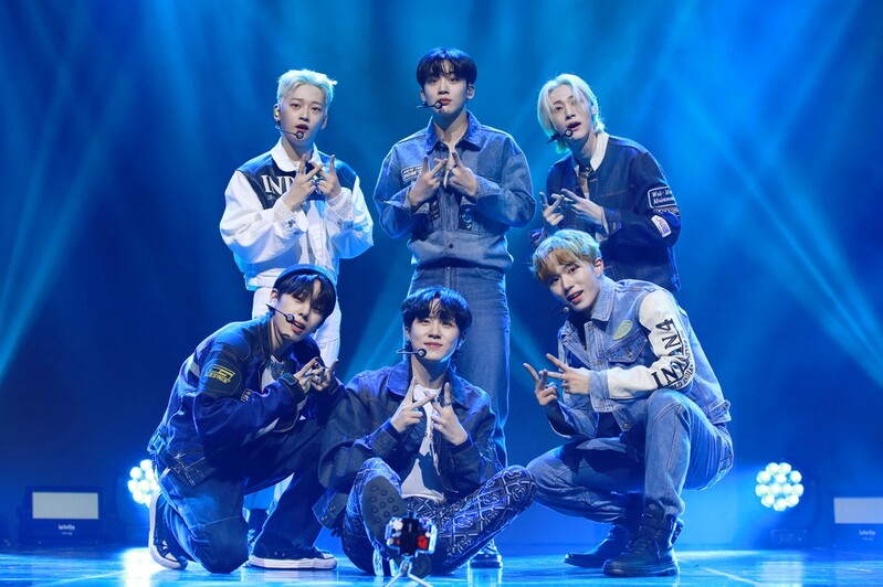 싱그러운 남친으로 돌아온 위아이 "풋풋한 첫사랑 담았어요"