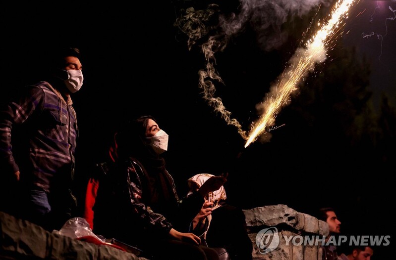 [월드＆포토] 요란한 이란의 새해맞이 '불의 축제'